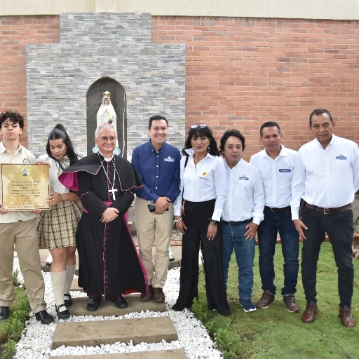 Visita de Monseñor José Libardo Garcés, bendición de la gruta de la virgen de fátima y mural escolar